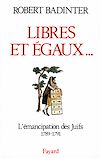 Rien, à dire vrai, ne me prédisposait à m attacher à l histoire de l émancipation des Juifs sous la Révolution. Jusqu au jour où, suivant pas à pas Condorcet, je rencontrai une délégation de Juifs, conduite par Maître Godard, venant demander en janvier 1790 à la Commune de Paris de soutenir leur cause auprès de l Assemblée nationale. Il y avait donc eu sous la Révolution, au sujet de la citoyenneté des Juifs, discussion, résistance et bataille politique.Cet événement, si lourd de portée dans l histoire des Juifs de France et d Europe, a bien peu compté dans la Révolution. Pourtant, à l analyser de près, il se révèle chargé de signification. Car l émancipation, à la veille de 1789, si elle était presque acquise pour les Juifs du Sud-Ouest, n était rien moins que certaine pour les autres.La raison politique commandait de différer leur émancipation, ou du moins de l accomplir progressivement en fonction de leur assimilation. Mais cette démarche prudente était inconciliable avec les principes des droits de l homm