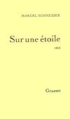 « Vous qui habitez sur une étoile », dit un jour François Mauriac à Marcel Schneider, signifiant par là qu il menait une existence à part, sans se mêler de rien. Il est bien vrai que celui-ci a toujours vécu dans un monde parallèle, témoin peu attentif à ce qui se passe dans la réalité.Sur une étoile raconte une histoire d amour singulière : amour pour un pays, l Alsace, considéré comme un royaume de féerie dont l auteur est un prince dépossédé et pourtant comblé. Par choix comme par atavisme, Marcel Schneider a cherché un refuge imaginaire dans l Alsace de ses souvenirs d enfance, l Alsace des forêts et des légendes dont il décrit l histoire à sa façon. Au lecteur de juger si cette Alsace-là est pure chimère ou si elle détient une vérité profonde, ce qui pour nous équivaut à l éternel.

								
							
						