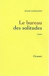 Six personnages principaux dans ce roman des solitudes : trois s épanchent dans le cabinet d un avocat, trois se dérobent dans celui d un psychanalyste. Entre les deux cabinets, un simple palier. Derrière le bureau du premier et assis au fauteuil du second, le même homme, narrateur unique de ces destins naufragés : « Il faut que je l avoue : je suis un imposteur ». Cette tragi-comédie fait mine de respecter l unité de temps (une seule journée), l unité de lieu (un seul immeuble, avec le restaurant chinois pour point de fuite à l heure du déjeuner), l unité d inaction (puisque les six personnages en quête de hauteur sont empêchés d agir, par des procédures judiciaires ou des protocoles névrotiques). Mais la surprise finale déconstruit tout le puzzle du récit dans une mise en abîme virtuose. Le narrateur est-il un psychanalyste qui se rêve avocat (« je voudrais être avocat mais je suis psychanalyste. Finalement, c est la même chose. Mes patients se portent partie civile dans le boxe des accusés ») ? Ou n est-il