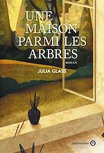 Une maison parmi les arbres |