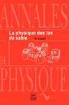 Quelle différence y a-t-il entre un tas de cailloux et un tas de sel, entre des grains de blé et des grains de quartz, ou bien entre des boules de pétanque et des billes de verre? Pour le physicien, la réponse est très simple, il n y en a pas ou si peu... Les graviers, les grains, les graines, les cailloux, les sables, les billes, les boules et les poudres font tous partie d une grande famille, celle des matériaux granulaires. Les propriétés physiques et mécaniques de ces matériaux sont assez étonnantes:elles sont, en quelque sorte, à mi-chemin entre celles des fluides et celles des solides. Cet ouvrage est consacré à une propriété bien particulière des matériaux granulaires, l effet de voûte. Cet effet est essentiel à la compréhension de la physique des tas de sable. Un livre pédagogique qui permet au lecteur d appréhender aisément la propagation des contraintes dans les matériaux granulaires.Cet ouvrage a été conçu par Philippe Claudin (CEA Orme des Merisiers, Gif-sur-Yvette).

								
							
						