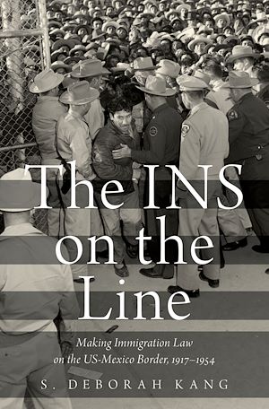 Téléchargez le livre :  The INS on the Line