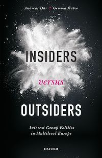 Téléchargez le livre :  Insiders versus Outsiders