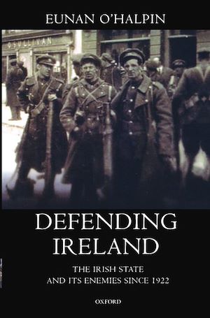 Téléchargez le livre :  Defending Ireland