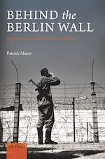 Télécharger le livre :  Behind the Berlin Wall
