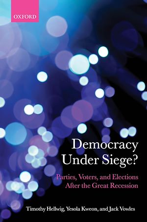 Téléchargez le livre :  Democracy Under Siege?