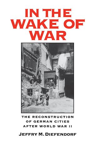 Téléchargez le livre :  In the Wake of War