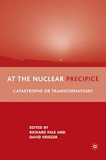 Télécharger le livre :  At the Nuclear Precipice