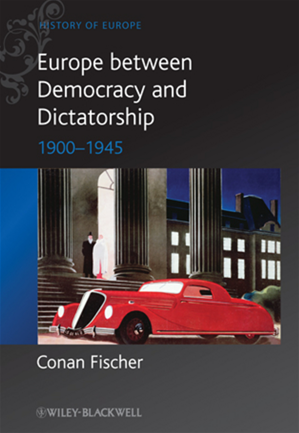 Téléchargez le livre :  Europe between Democracy and Dictatorship