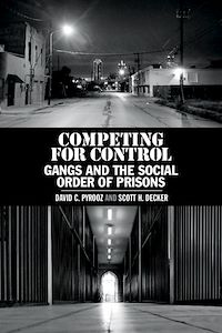 Téléchargez le livre :  Competing for Control