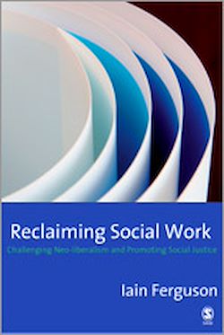 Télécharger le livre :  Reclaiming Social Work