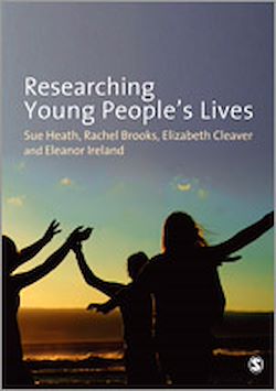 Télécharger le livre :  Researching Young People's Lives