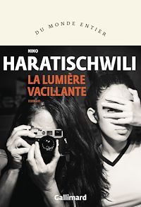 Téléchargez le livre :  La lumière vacillante