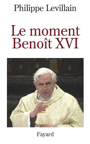 LE MOMENT BENOIT XVI