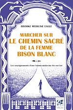 Télécharger le livre :  Marcher sur le chemin sacré de la femme bison blanc - Les enseignements d'une femme-médecine Arc-en-