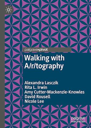 Téléchargez le livre :  Walking with A/r/tography