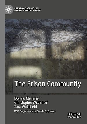 Téléchargez le livre :  The Prison Community