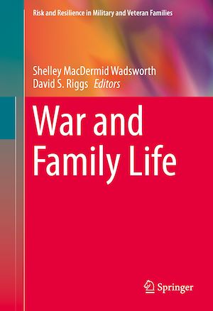 Téléchargez le livre :  War and Family Life