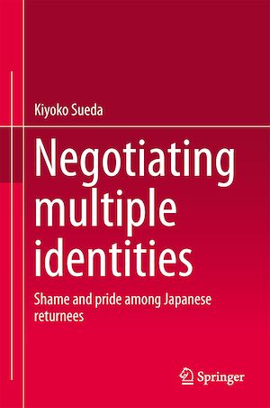 Téléchargez le livre :  Negotiating multiple identities