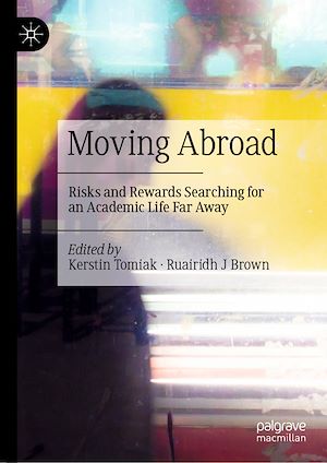 Téléchargez le livre :  Moving Abroad